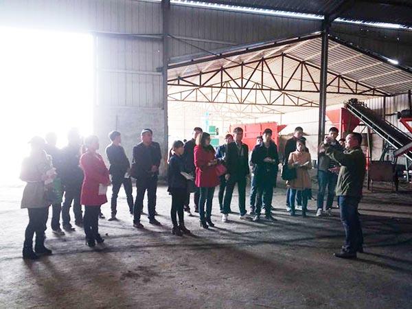 我公司組織員工到有機肥廠培訓(xùn)學(xué)習(xí) 我公司組織員工到有機肥廠培訓(xùn)學(xué)習(xí)