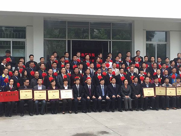 優(yōu)秀企業(yè)家稱號證書 優(yōu)秀企業(yè)家稱號證書