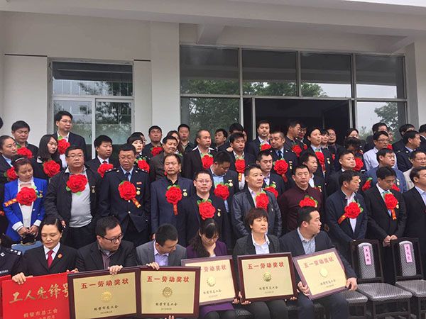 優(yōu)秀企業(yè)家稱號證書 優(yōu)秀企業(yè)家稱號證書