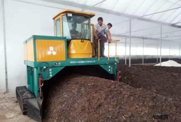 有機肥地面翻堆機設備如何進行日常維護保養(yǎng)