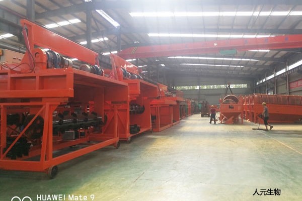 如何利用翻拋機(jī)制作豬糞有機(jī)肥？具體方法是什么？