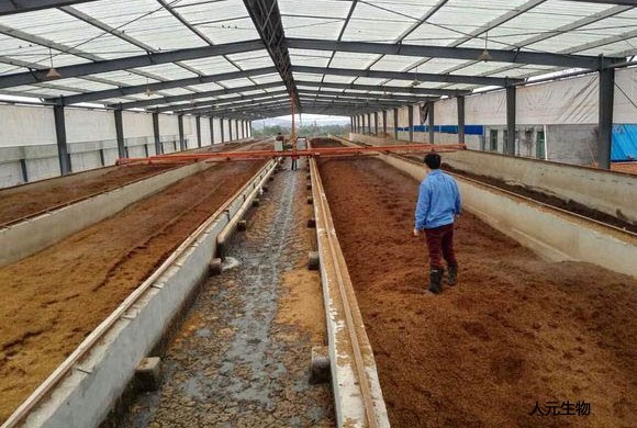 槽式有機(jī)肥翻拋機(jī)工作流程，在肥料生產(chǎn)中有哪些作用？