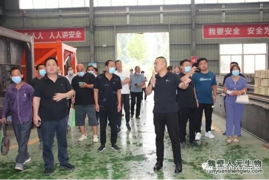 觀摩團參觀農業(yè)有機廢棄物資源化利用技術裝備制造廠