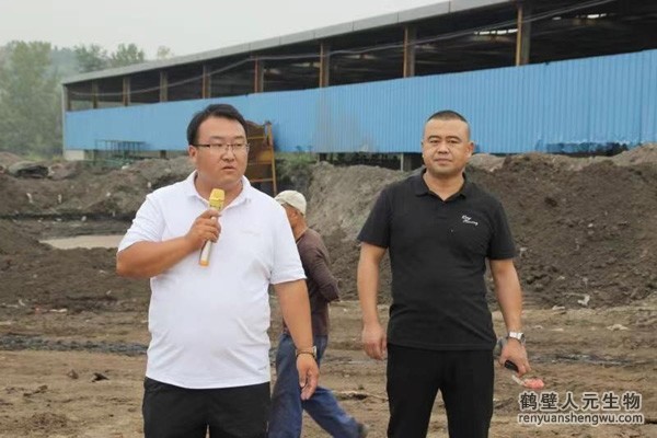 觀摩團參觀農業(yè)有機廢棄物工廠化標準化處理科技示范點